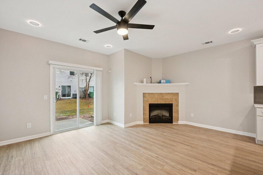 Living room - 585 McWilliams Road