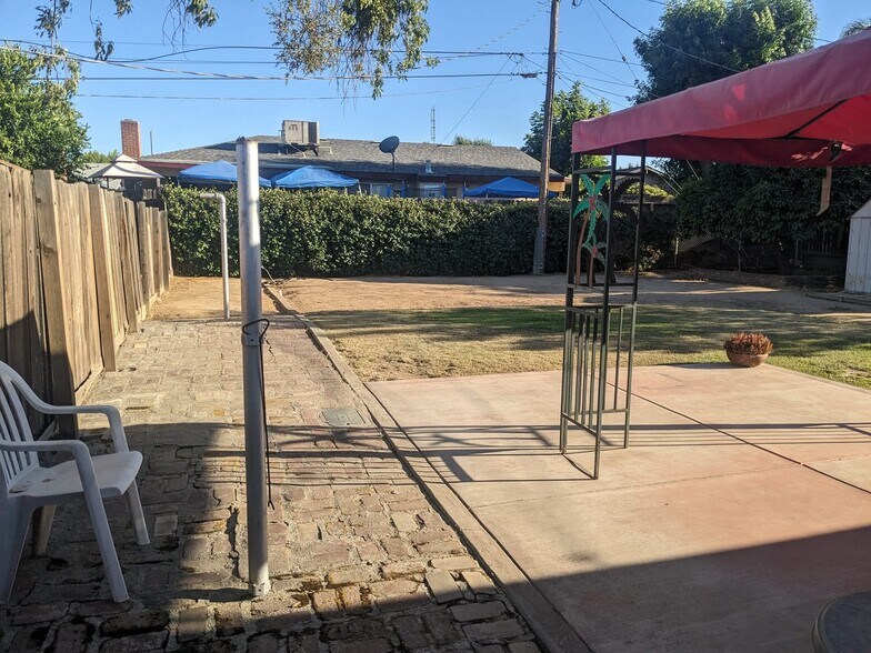 Building Photo - 3161 W Swift Ave