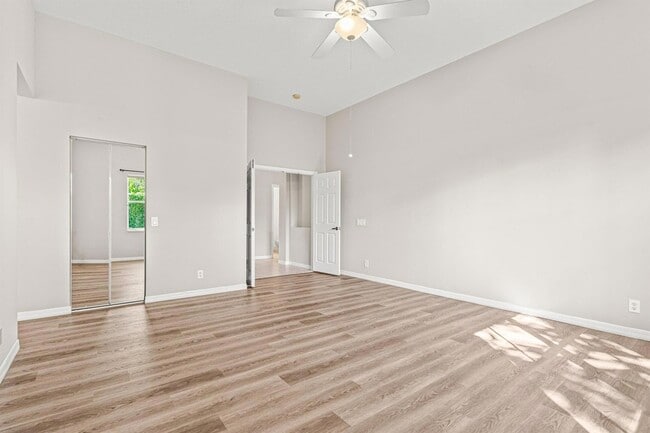 Building Photo - 1366 Crossbill Ct