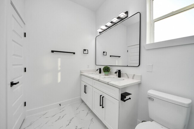 Building Photo - 8533 Amadwe St