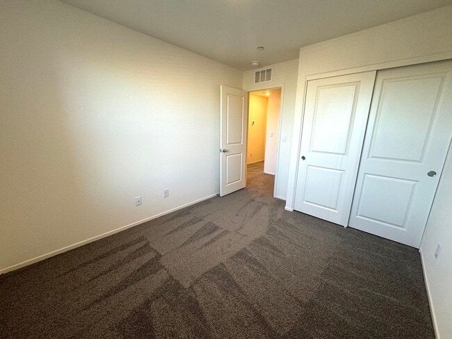 Building Photo - 9932 Florence Hills St