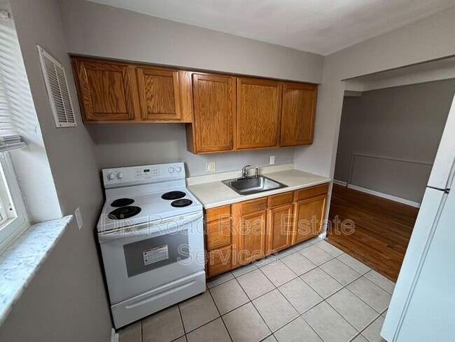 Building Photo - 1616 Pelham Pl