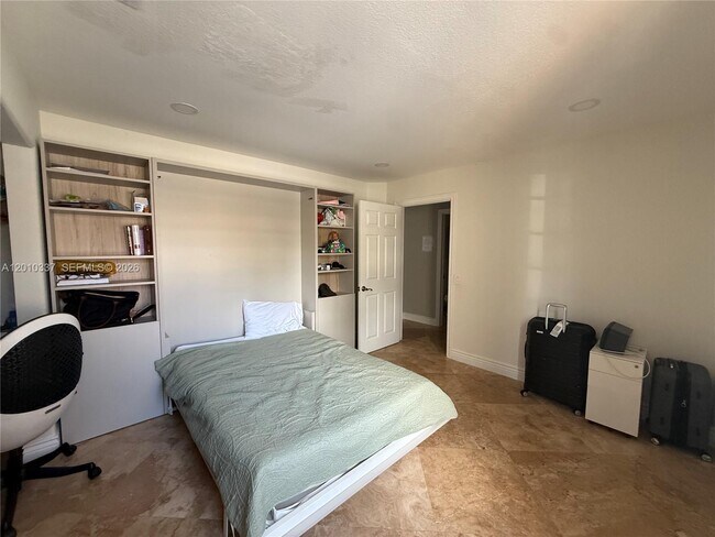 Building Photo - 1070 Capistrano