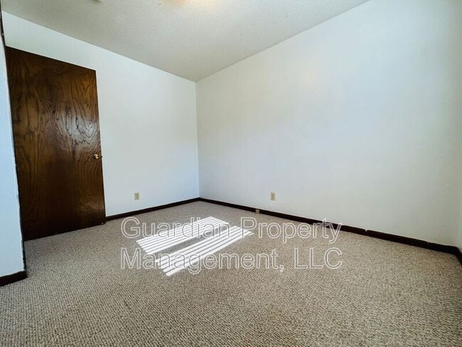 Building Photo - 1135 N College Dr