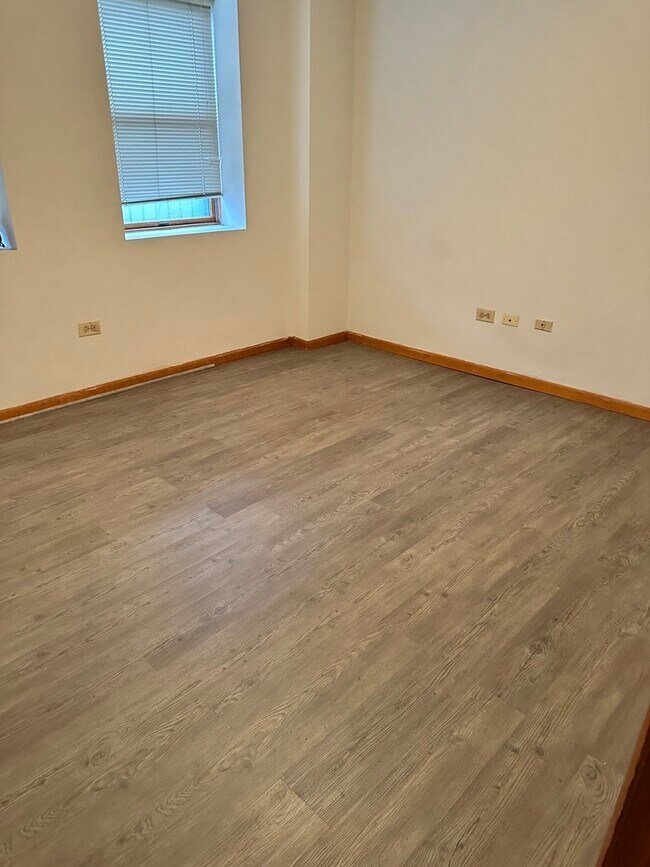 Building Photo - 6314 S Artesian Ave