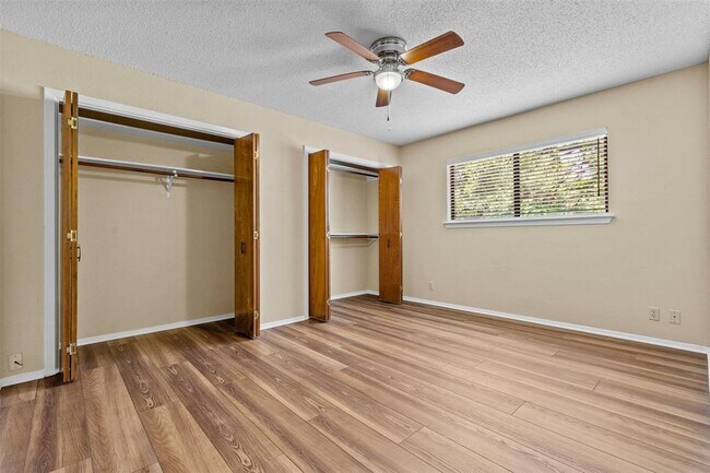 Building Photo - 8606 Mesa Dr