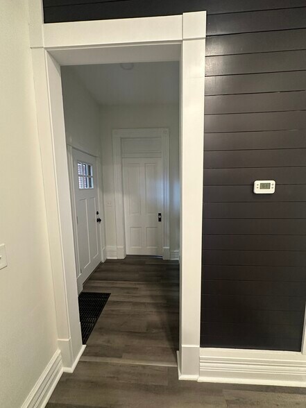 Building Photo - 81 Warren St