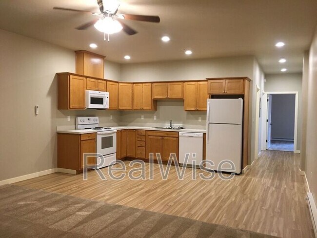 Building Photo - 502 SW Evergreen Ave