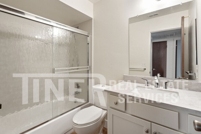 Building Photo - 9140 Nasreen Dr