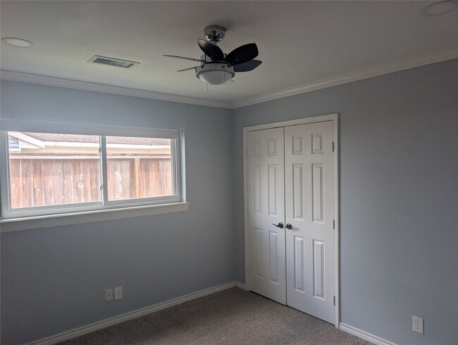 Building Photo - 4034 Shady Springs Dr