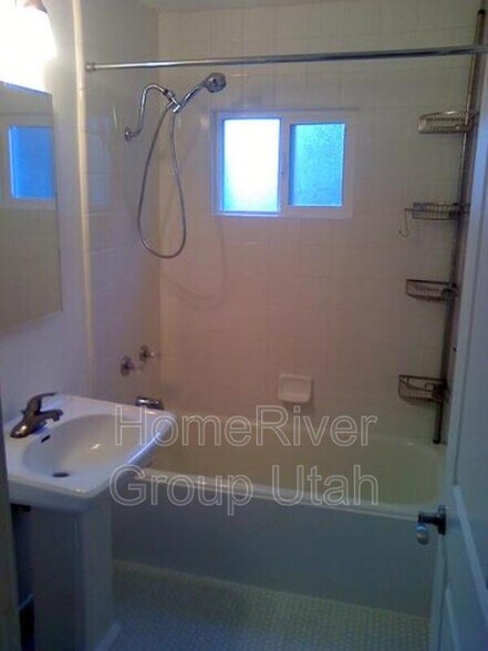 Building Photo - 555 E 100 S