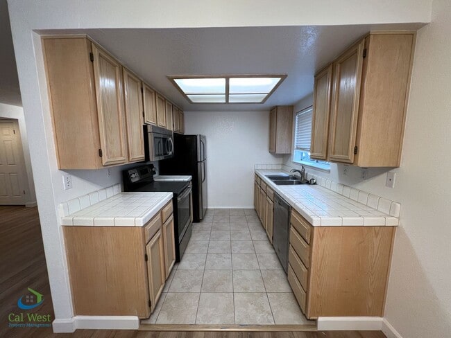 Building Photo - $2595 - Spacious 1 Bedroom, 1 Bath Condo in North San Jose!