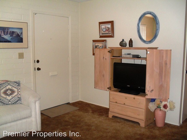 Building Photo - 408 S La Canada Dr