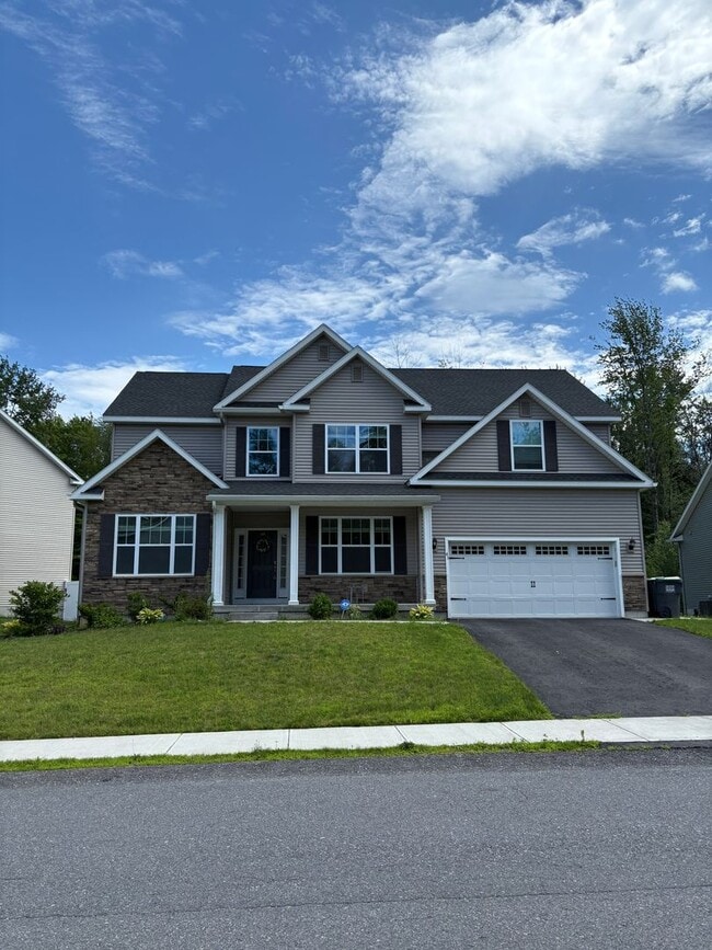 Building Photo - Charming 4 bedroom 3 bath in Ballston Lake #