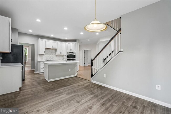 Building Photo - 905 Royal Elm Ct