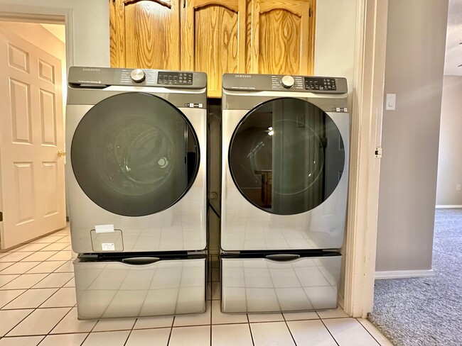 Building Photo - 481 Desert Sun Ct