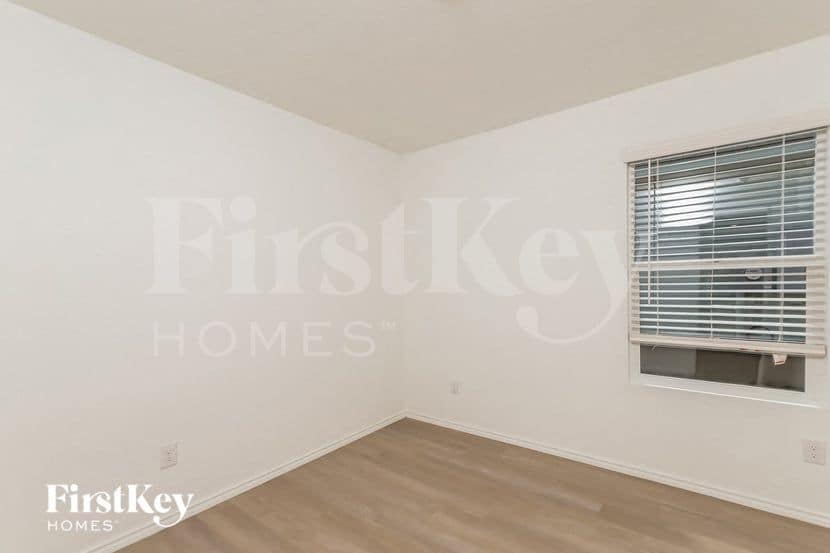 Building Photo - 10610 McClintock Dr