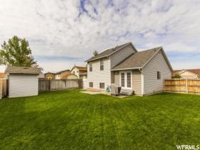 Building Photo - Pet Friendly Home on Corner Lot w 2 car garage