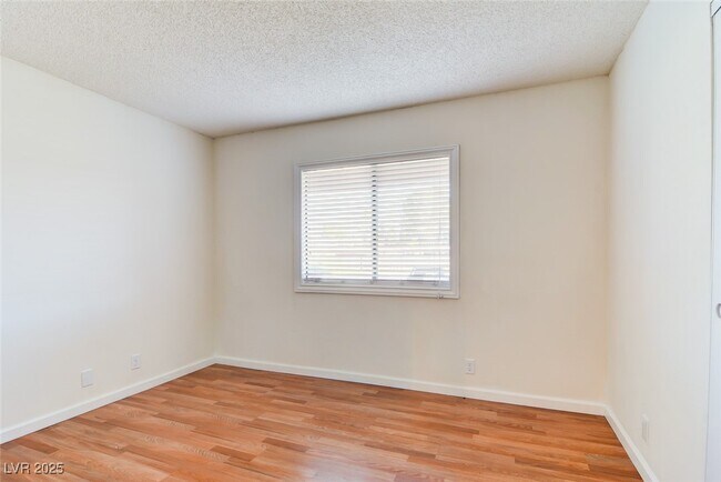 Building Photo - 1701 E Katie Ave