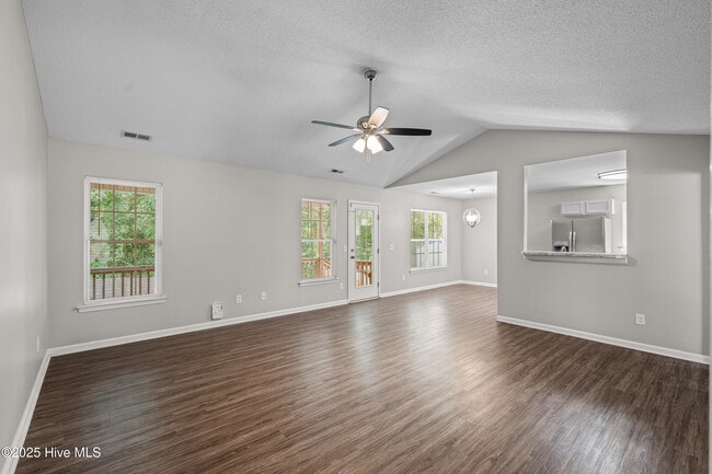 Building Photo - 200 Druid Ct