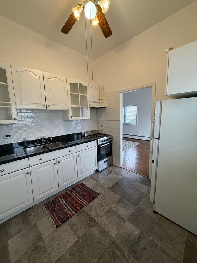 Building Photo - 1995 Howard Ave