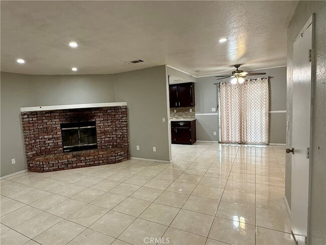 Building Photo - 18693 Albany St