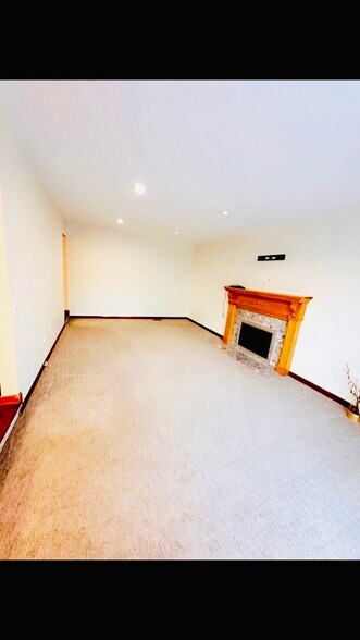 Building Photo - 30244 Southampton Ln