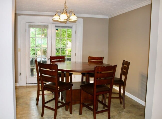 Building Photo - 115 Biscayne Dr NW