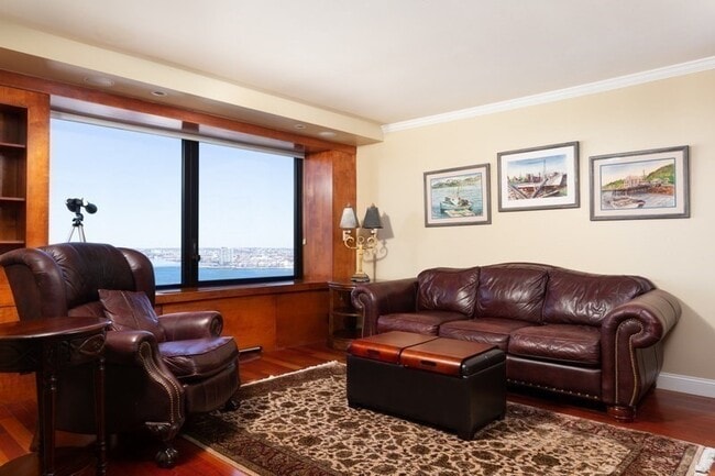 Building Photo - 65 E India Row