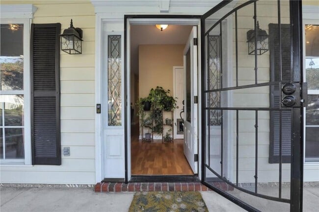 Building Photo - 4-Bedroom Home in Wild Heron with Front Porch and Fenced Yard