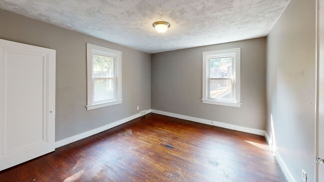 Building Photo - Renovated 3 Bed 1 Bath House for Rent