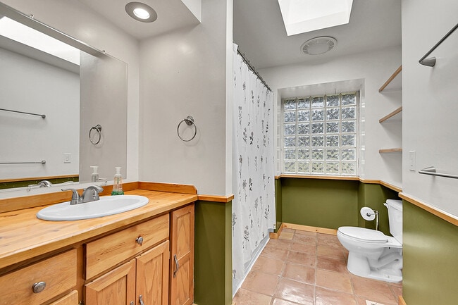 Building Photo - 28192 Shadow Mountain Dr