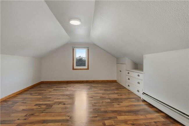 Building Photo - 3 Bedroom Single Home on the North Side of...
