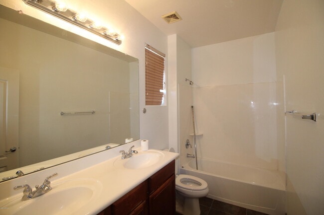 Building Photo - 3808 E Flower Ct