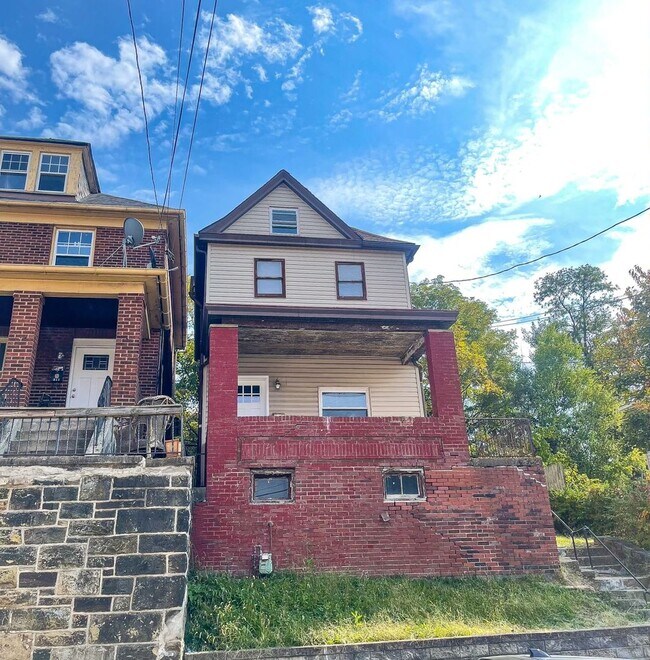 Building Photo - 310 Marlow St
