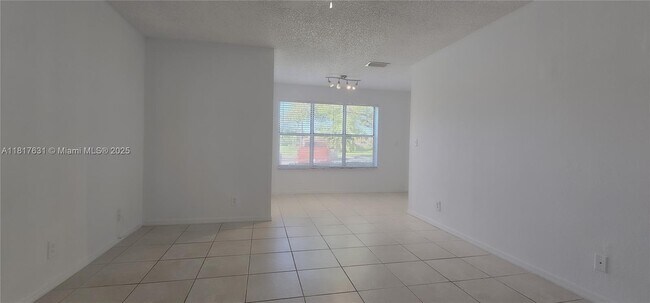 Building Photo - 3380 Pinewalk Dr N