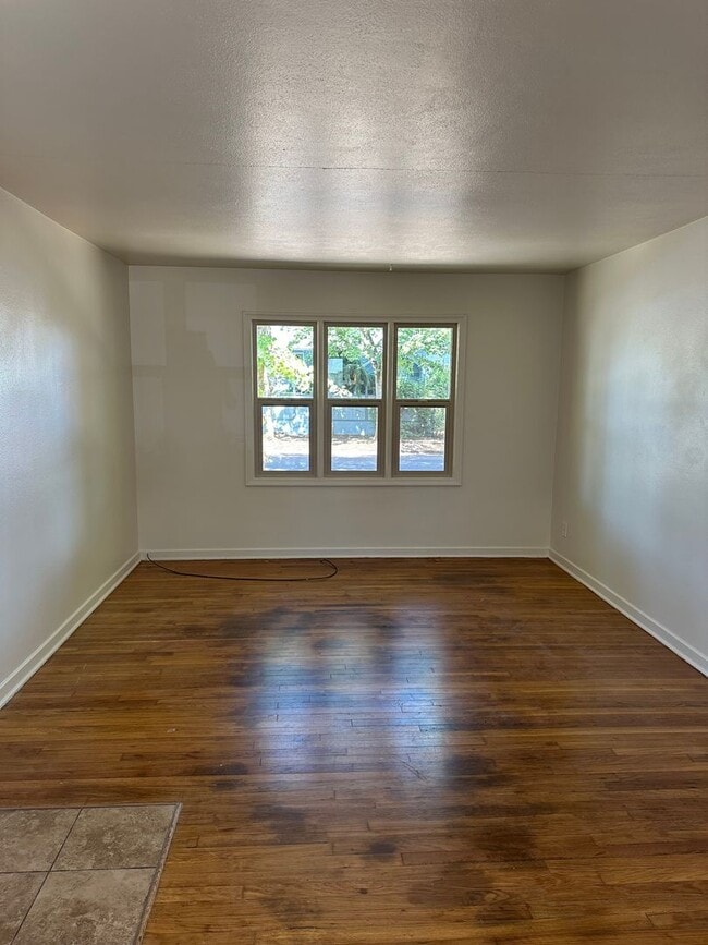 Building Photo - 1/2 Off 2nd Month's Rent