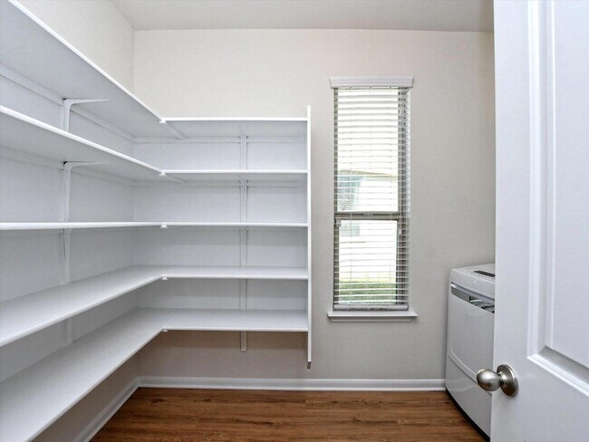 Building Photo - 316 Potters Peak Way