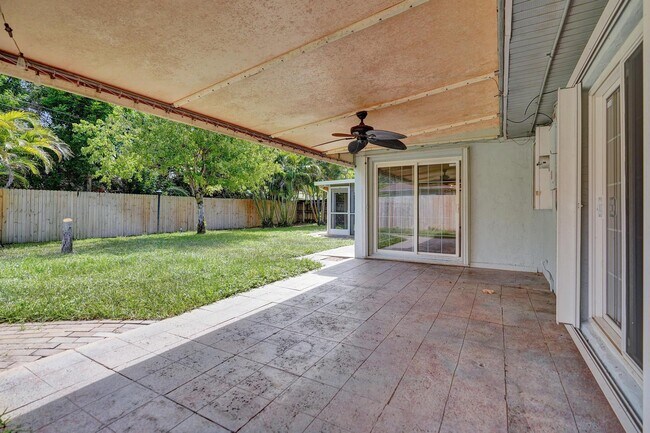 Building Photo - 618 Lindell Blvd