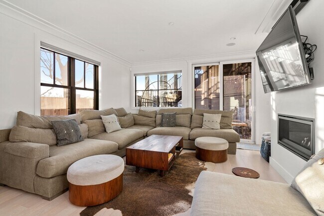 Building Photo - 75 Old Harbor St