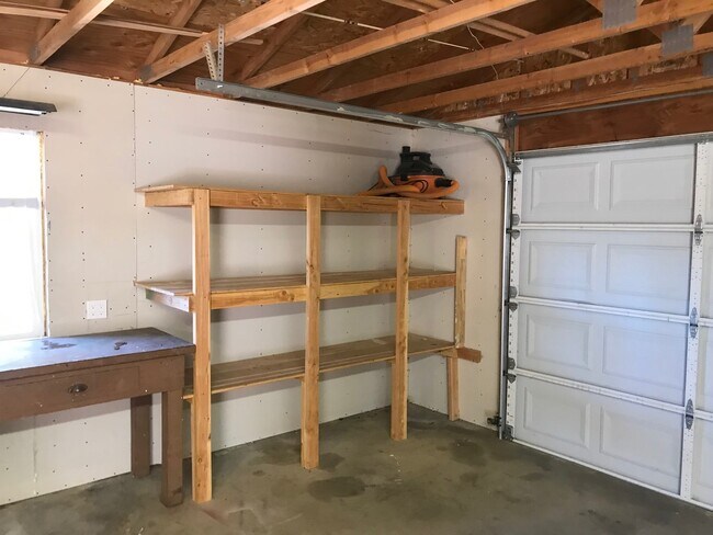 Building Photo - Coming Soon!! 2/2 House-Lushmeadows