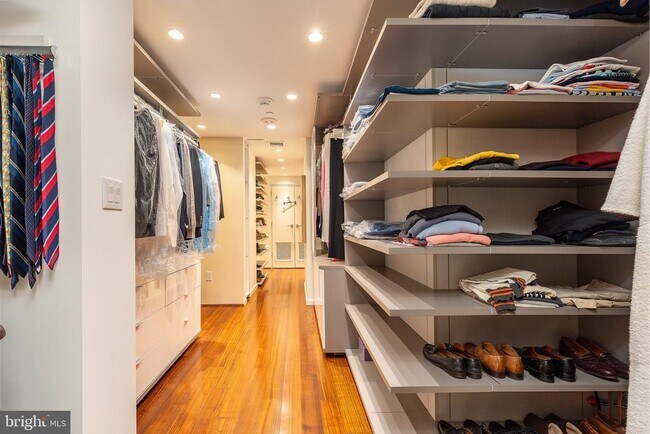 Building Photo - 210 W Rittenhouse Square