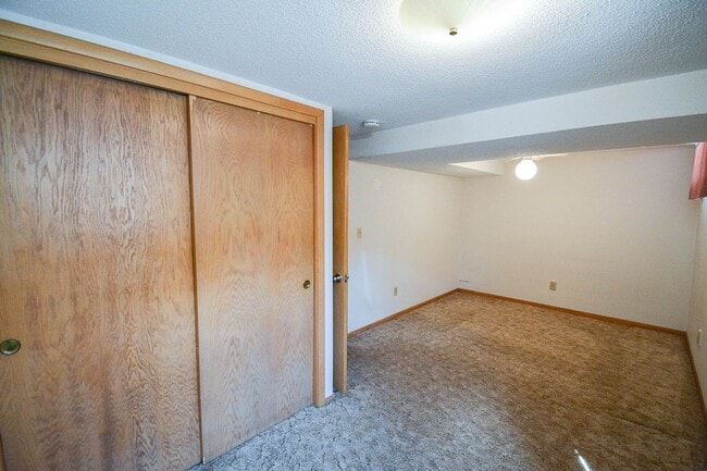 Building Photo - 619 2nd St NW