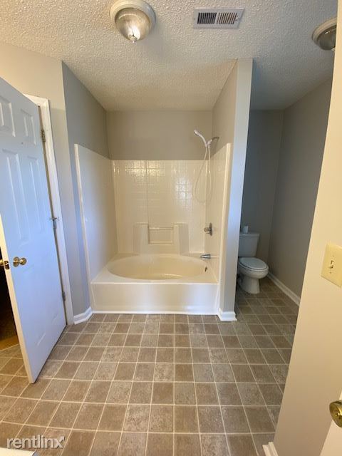 Building Photo - 4 br, 2.5 bath House - 7 Woodlea Ridge Ct