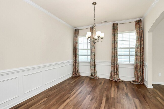 Building Photo - Welcome to this spacious 4 bedroom, 2.5 ba...