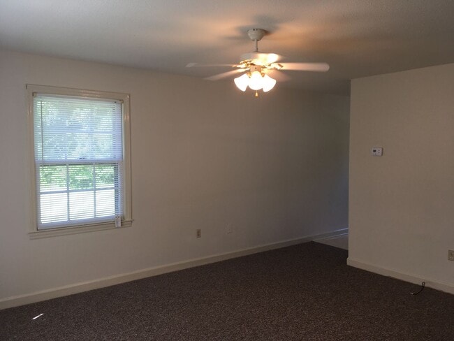 Building Photo - River Bend #20