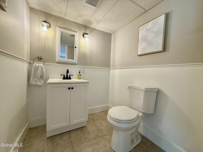 Building Photo - 5 Church St