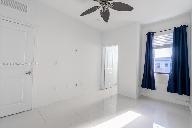 Building Photo - 481 SW 91st Ct