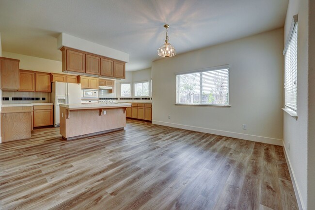 Building Photo - Large Home within Clovis Unified