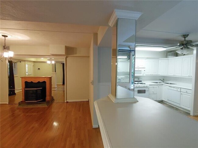 Building Photo - 76 Laurel Forest Cir NE